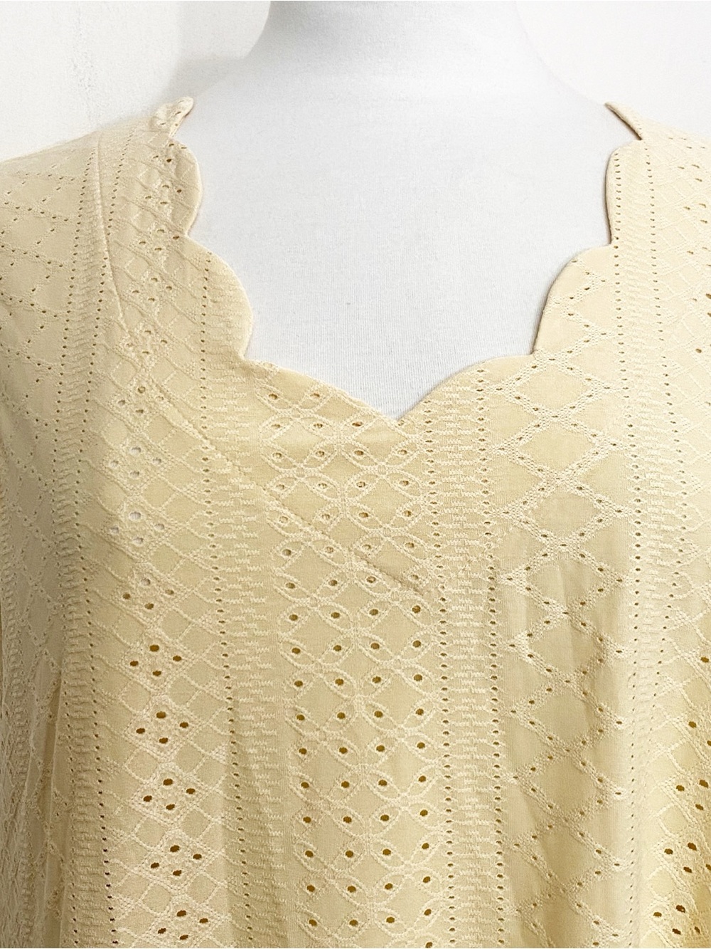 Lacy Knit Women's Sleeveless Scallop Neck Eyelet Tank Top Light Yellow 2XL